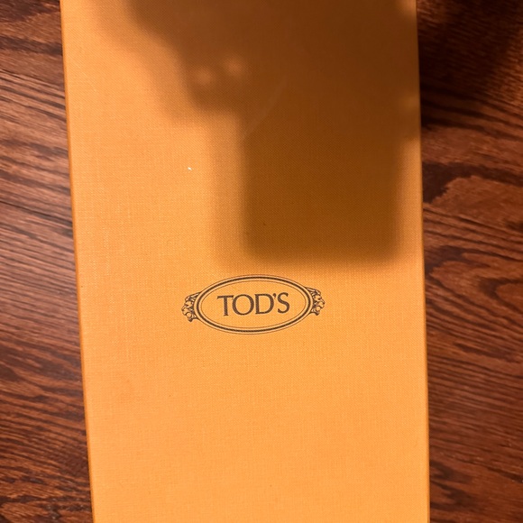 Tod’s Worn twice- too small on me :( bought at Holt Renfrew paid $1,135. - Picture 5 of 6